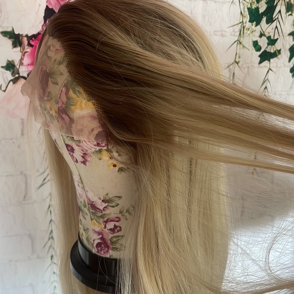 - ❌RESTOCKED❌ 24” BLONDE W:BROWN ROOT LACE-FRONT WIG - Picture 13 of 15